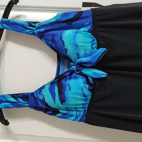 Plus size Swimsuit - Picture 2 of 5